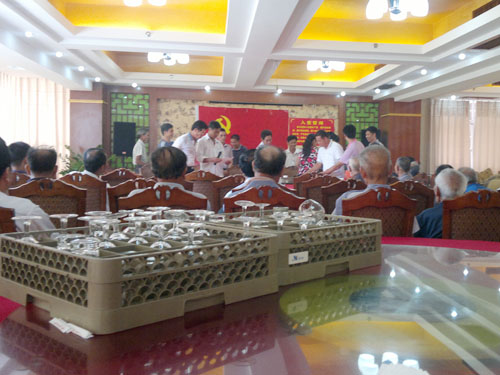 公司領(lǐng)導(dǎo)參加慶祝建黨90周年會議會場一角